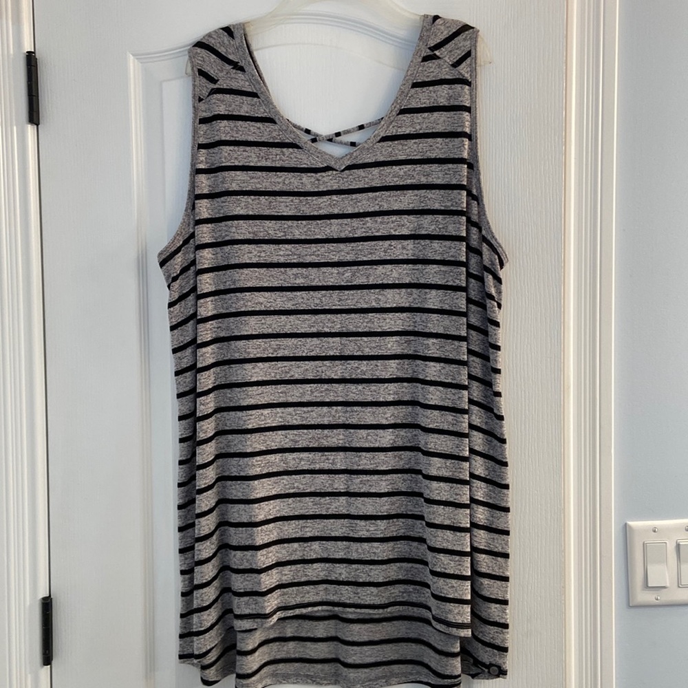 ⭐️Like New!! Livi Sleeveless Top⭐️